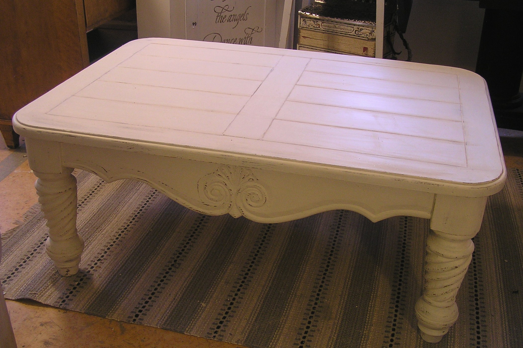 Himlarum sålda möbler Derdenbeslag shabby chic